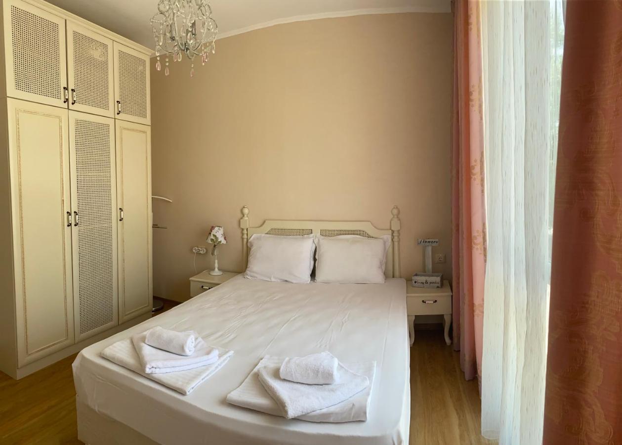 Izida Palace Apartments Napospart Kültér fotó